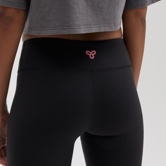 *Free add-on* TNA Mid-Rise Leggings - Picture 2 of 6